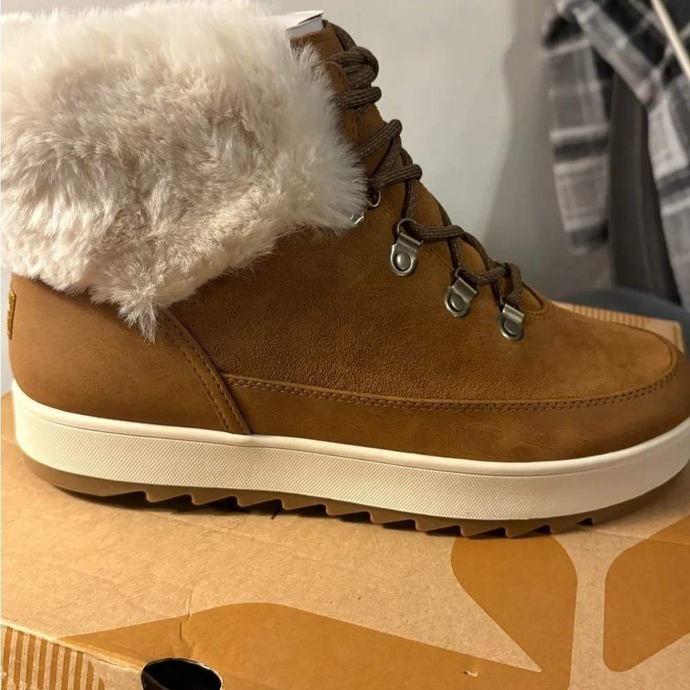 Koolaburra Chestnut Lace-Up Winter Boots